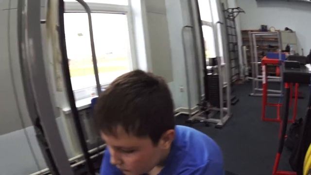 РЫВОК ОДНОЙ РУКОЙ. РЕКОРД! Тренировка с необычным мальчиком. смотреть онлайн