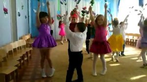 Нежный танец с цветами для мам на 8 марта, д/сад № 114, г. Харьков