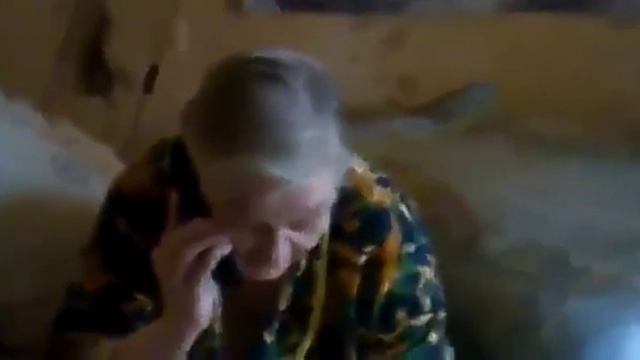 Бабка Разговаривает по телефону и ругаться матом (видео не моё) смотреть онлайн