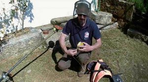 Portuguese Farm Life : How to change the line on your strimmer.