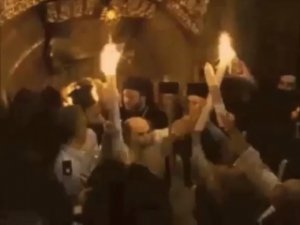 Архимандрит Гевонд Оганесян  снял видео доказательство горящей лампады в Храме Гроба Господня