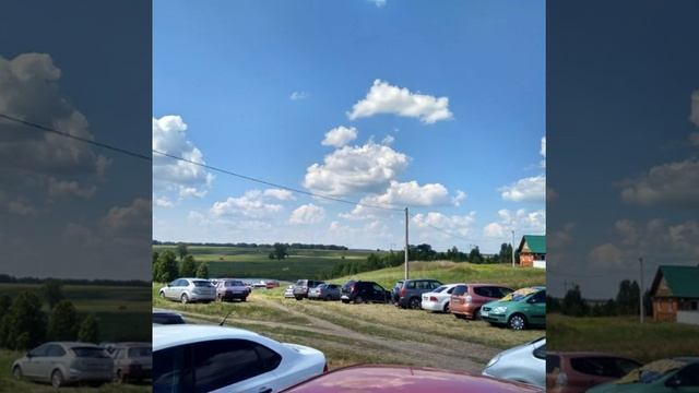 Есть что-то прекрасное в лете,
А с летом прекрасное в нас.(С.Есенин) смотреть онлайн