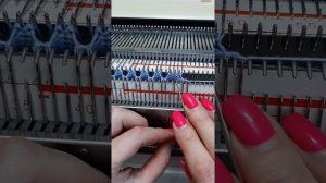 Вязание мыса на бейке V-образной горловины