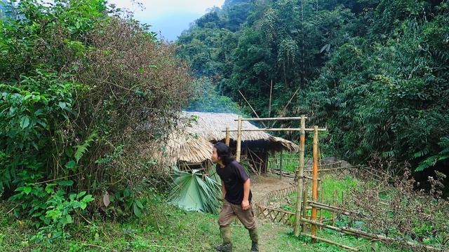 Make salt from a special water stream: Survival Alone | EP.112 смотреть онлайн