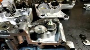 декомпрессор изнутри (пошаговый процесс замены сальника вала декомпрессора)