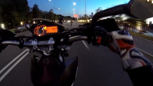 Moscow funny ride KTM 690 SMC & Ducati Hypermotard 1100S смотреть онлайн