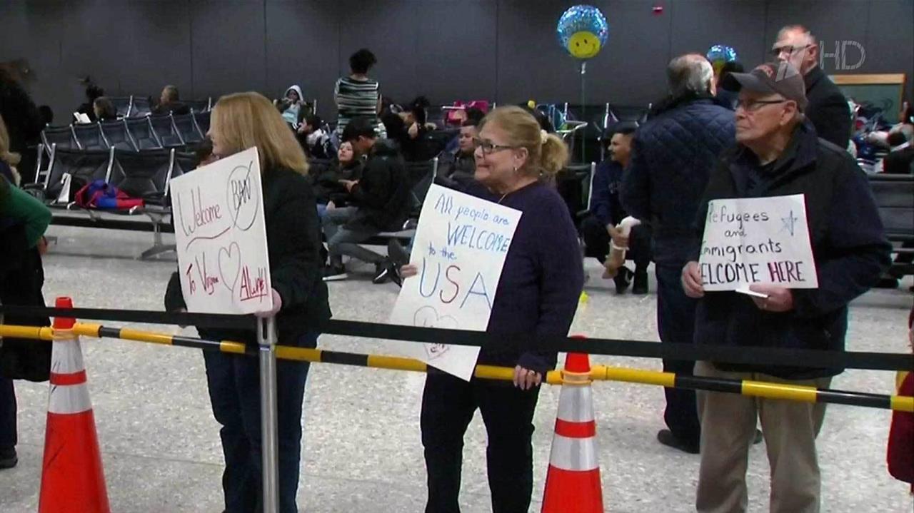 В США и в других странах продолжаются акции протеста против миграционного указа Дональда Трампа