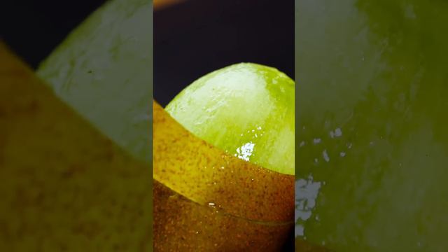 HOW TO EAT KIWI LIKE A PRO? #asmr #asmrvideo #asmrsounds #asmrfood #foodporn #fruit #kiwi #artwork