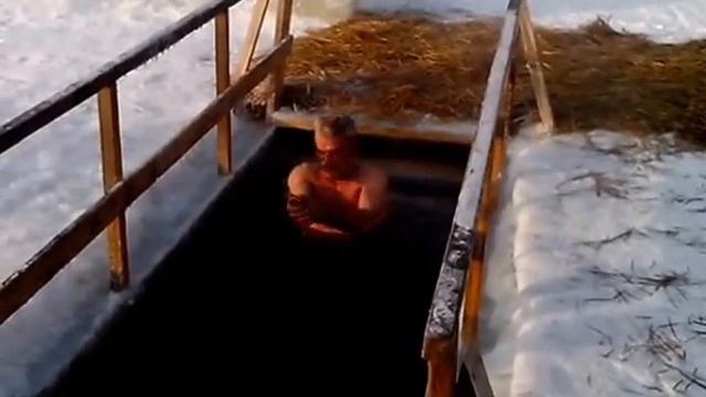 19 Января 2016год пос Новый Свет река Золотой Китат КРЕЩЕНИЕ!!! смотреть онлайн