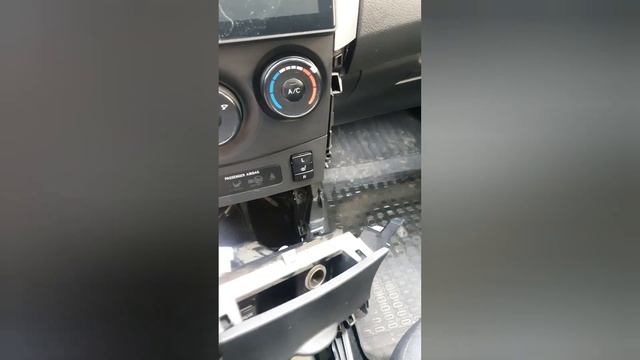 Установка usb разъема быстрой зарядки в штатное место королла е150