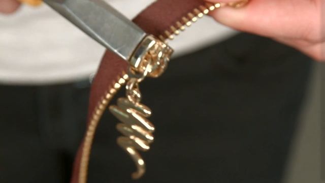 Заело молнию? Сломалась молния на куртке? Ремонт молнии на куртке!