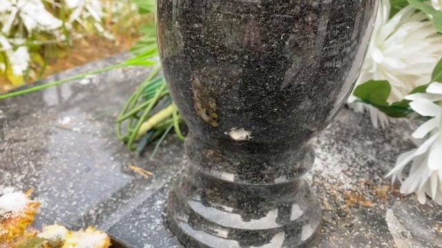 Правильная установка вазы из гранита на кладбище, чтобы не лопнула зимой! Проверьте пока не поздно смотреть онлайн