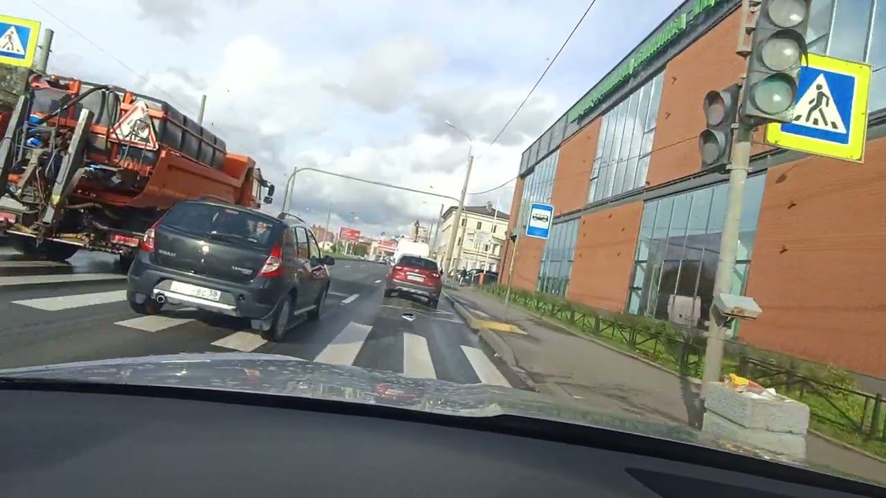 Продолжается клоунада с городским расходом бензиновых автокорыт. На сцене джили монжаро.