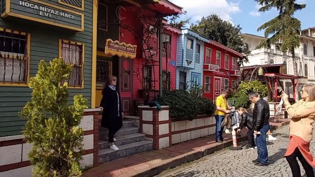 Стамбул. Полицейские заблокировали нас на площади. смотреть онлайн