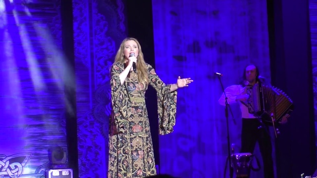 певица варвара концерт. певица варвара в широких брюках. варвара певица. певица варвара на шоу две звезды. концерт варвары.