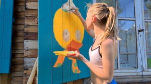 Боярская Дача: Художница восстановила старые рисунки на ставнях