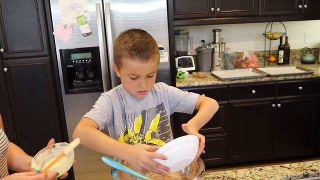 Stella Learns to Get Off Mom's Phone смотреть онлайн