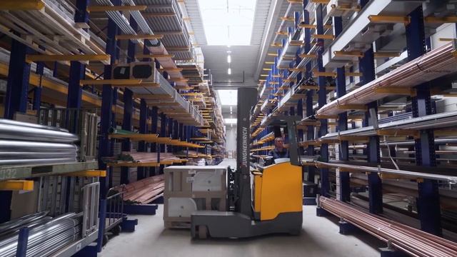 Jungheinrich ETV Q - многоходовой ричтрак, не имеющий аналогов. смотреть онлайн