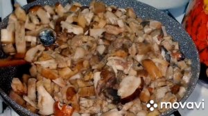 Вкусный ужин.Жареная картошка с лесными грибами, в сметане на сковороде??