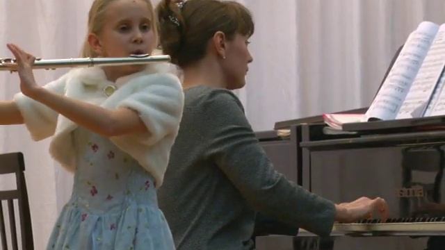 Новогодний подарок сделали ученики и преподаватели первой музыкальной школы. смотреть онлайн