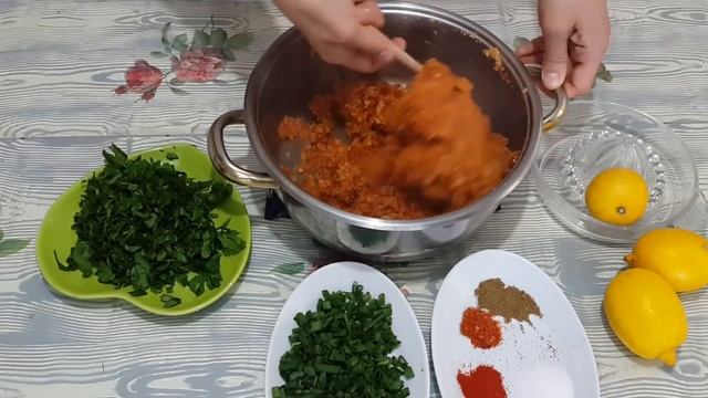 MERCİMEK KÖFTESİ TARİFİ/ЧЕЧЕВИЧНЫЕ КОТЛЕТКИ/ЧИ КОФТЕ/ТУРЕЦKАЯ КУХНЯ смотреть онлайн