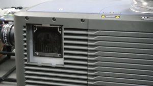 Замена фильтра радиатора на проекторе Christie CP2220, CP2230, CP4220, CP4230