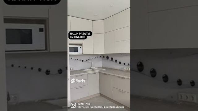 Кухня под потолок, фартук фотопечать, под заказ. Без ручек.