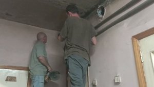 Демонтаж вентиляции болгаркой.