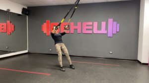 подтягивания широким хватом в петлях+ руки наверх