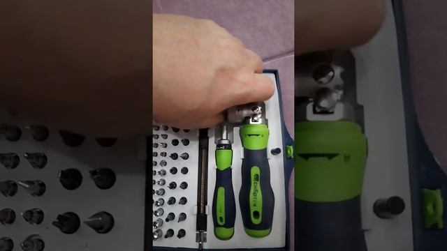 Сибртех. отвертки реверсивные с набором бит и торцевых головок. смотреть онлайн