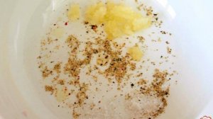 Салат из огурцов с чесноком и базиликом