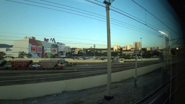 Поезд 104 Адлер - Москва, двухэтажный, вокзал Сочи смотреть онлайн