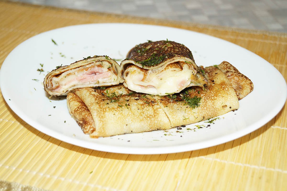 Блины фаршированные с ветчиной и сыром