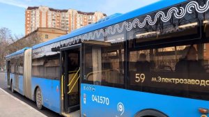 Автобус ЛиАЗ-6213.65 следует по маршруту 59 ”Карачарово - и. Электрозаводская - Карачарово”