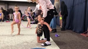 Художественная гимнастика .София Мазуркова ! растяжка перед соревнованиями ,мой дебют ?