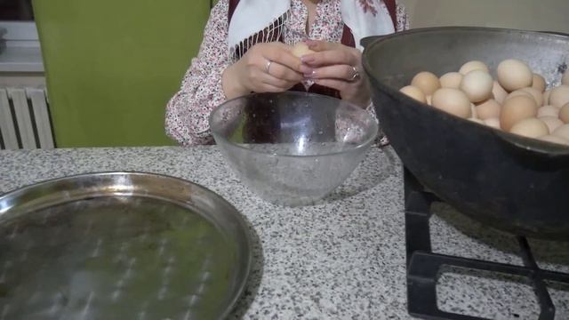 100 Яиц под Сыром и Сочным Домашним Фаршем! Вкусное блюдо из простых ингредиентов на природе смотреть онлайн