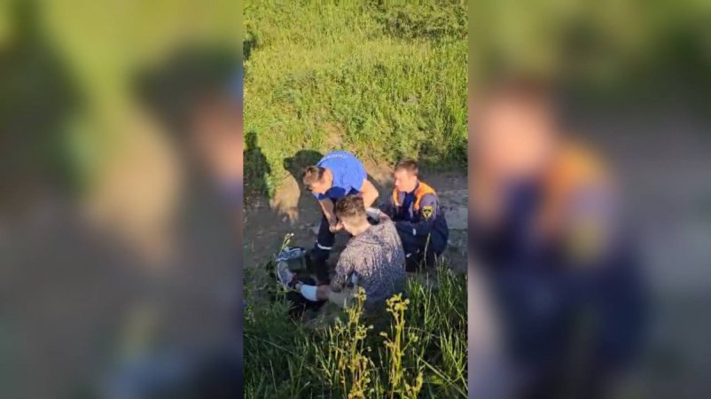 Спасатели Минвод помогли туристу, травмировавшему ногу на горе Змейка
