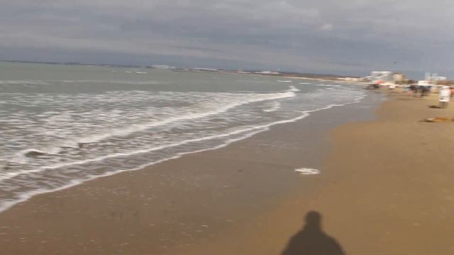 Анапа.Пляж ЧЕРНОГО МОРЯ! ПОСЛЕ ШТОРМА,РАПАНОВ ВЫНЕСЛО НА БЕРЕГ!ГУЛЯЕМ И СОБИРАЕМ РАПАНОВ!