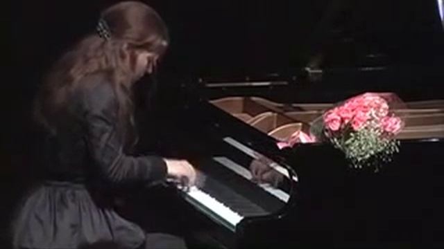 Полина Осетинская играет Рахманинов Музыкальный момент №4 смотреть онлайн