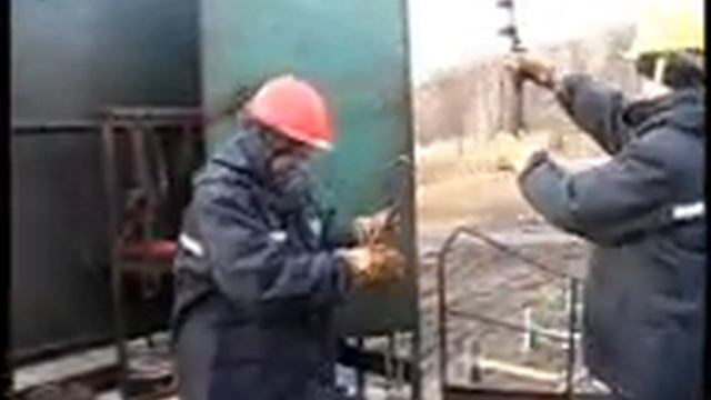 Безопаные методы труда при подъёме с мостков и выбросе на мостки обсадных и бурильных труб ТН 2007 смотреть онлайн