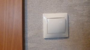 Как быстро очистить обои около выключателя За 3 Секунды!