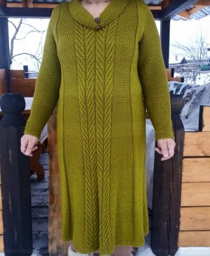 Платье спицами на шикарный размер