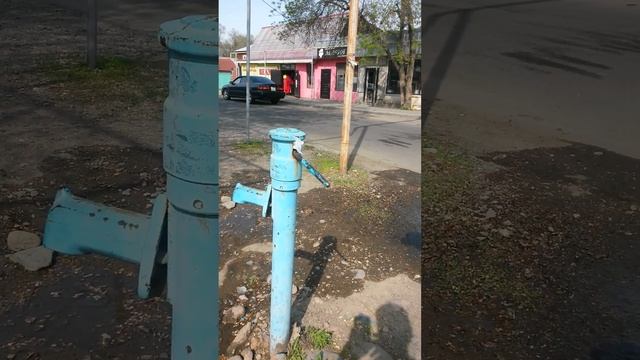 Колонка для водоснабжения в городе Ecік (Иссык) но она не работает