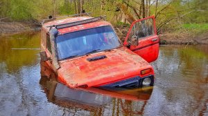 Засадил Ниву в реке, воды по капот. Разведка в одиночку была ошибкой. Нива и Уаз 4х4