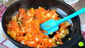 Пельмени тушеные с морковью и луком