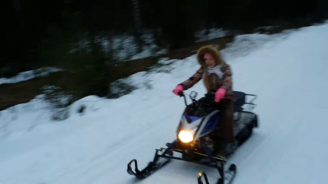 Оля на снегоходе в Решме смотреть онлайн