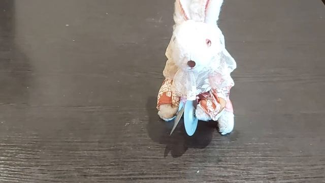 Заводной зайчик с тарелками СССР смотреть онлайн