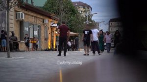 РЕАКЦИЯ прохожих в Дербенте на выброс мусора в неположенном месте.