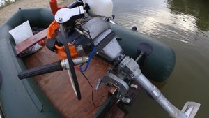 гибрид лодочного мотора Салют и бензокосы . упрощенная версия ))
