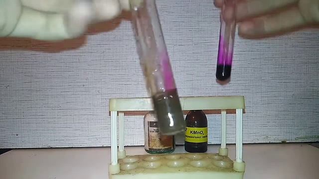 Реакция ПЕРМАНГАНАТА КАЛИЯ и СУЛЬФАТА МАРГАНЦА. Химические опыты дома. Chemical experiment at home. смотреть онлайн